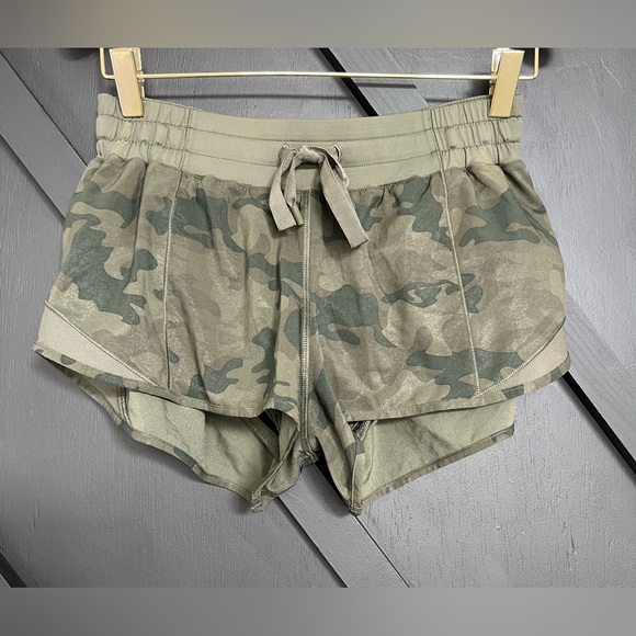 Lululemon Hotty Hot Short Savasana Camo Fatigue Green, Size 6 - Picture 8 of 12